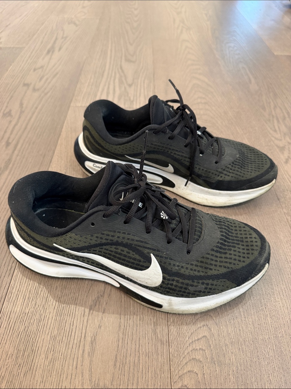 Nike Men’s Black Athletic Sneakers with White Swoosh